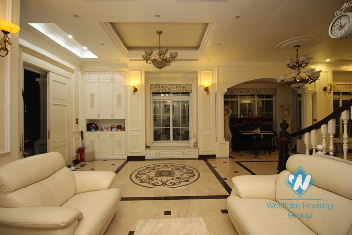 Charming villa for rent in Vinhomes Riverside, Long Bien District, Ha Noi